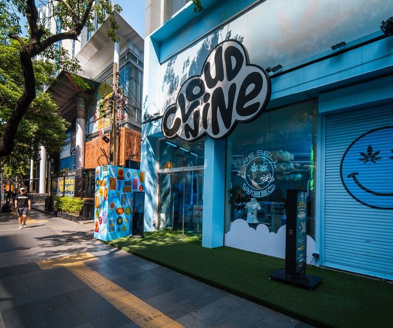 cloud nine asoke front of store